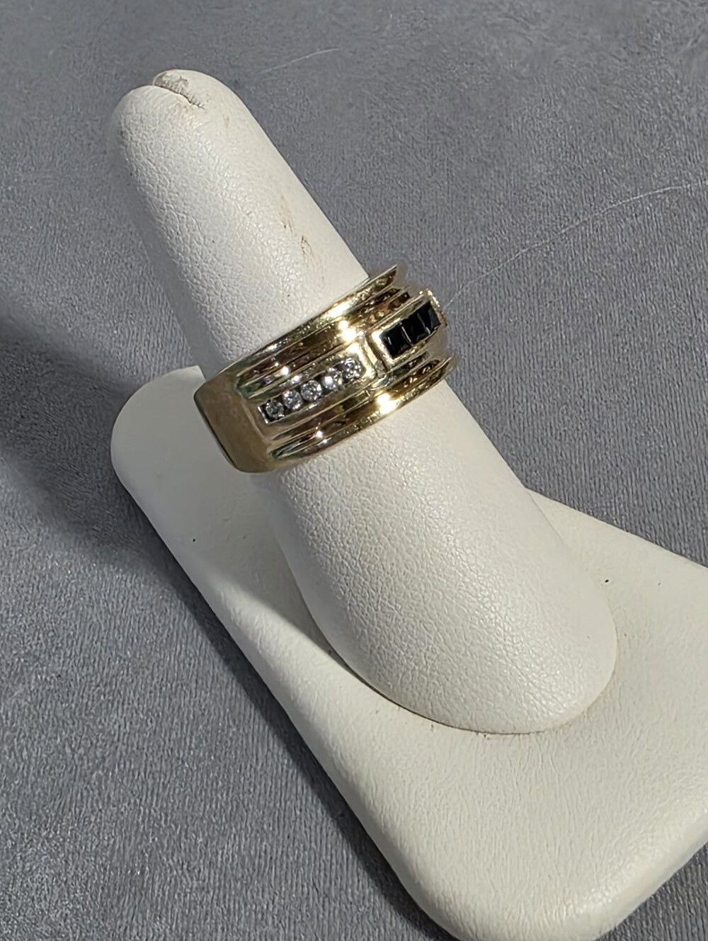 Men’s 10K Yellow Gold Ring Whote Diamonds Size 8  8.87g Vintage Style